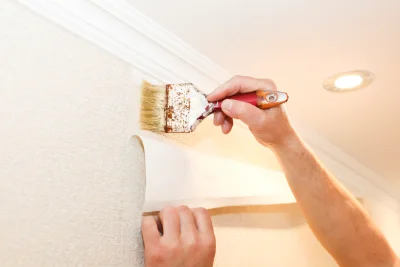 Pose de papier peint à Fresne-Cauverville — revêtements muraux et toiles de verre